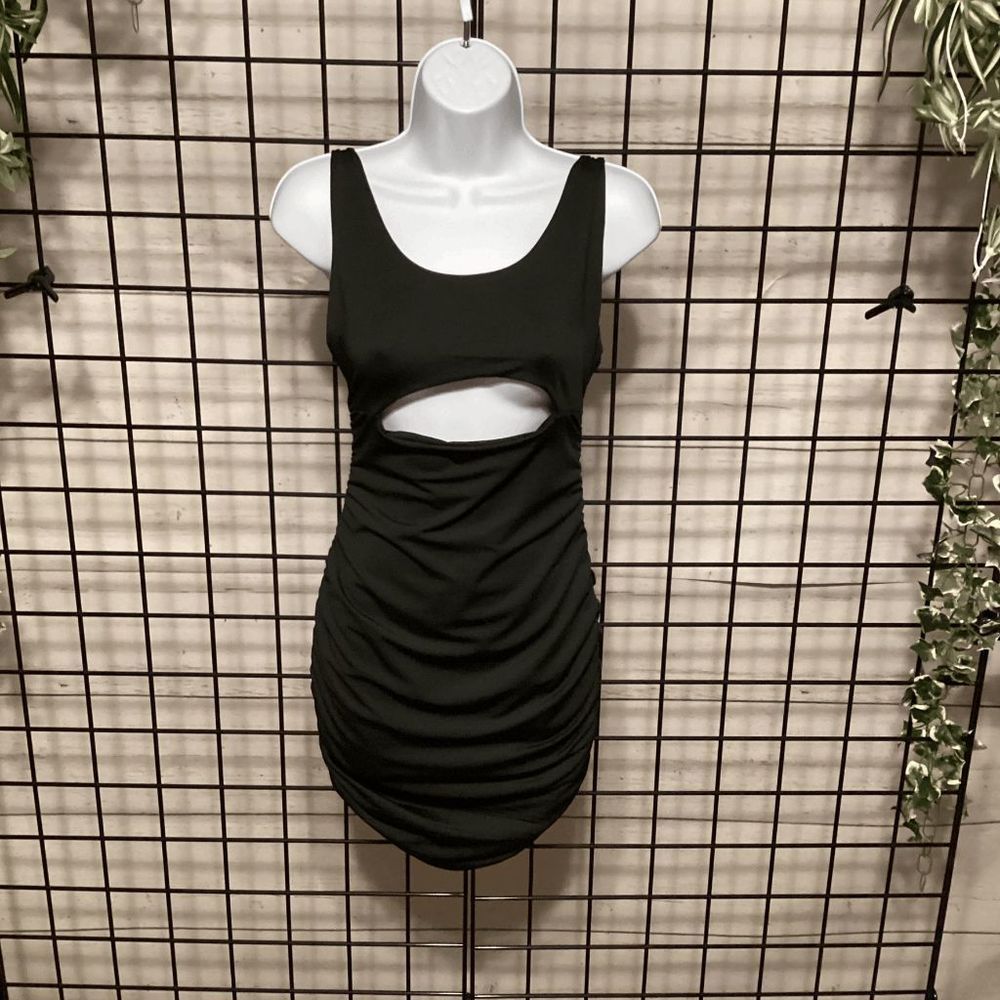 Cut-out Sleeveless Ruched Dress B188